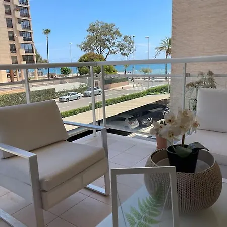 Apartment Seaside Retreat *